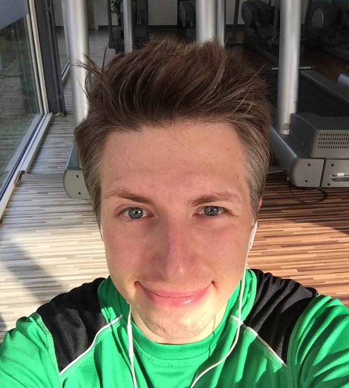 Bin im Fitnessstudio. Und das obwohl ich heute nicht die Show spiele. Bin ich ve ...