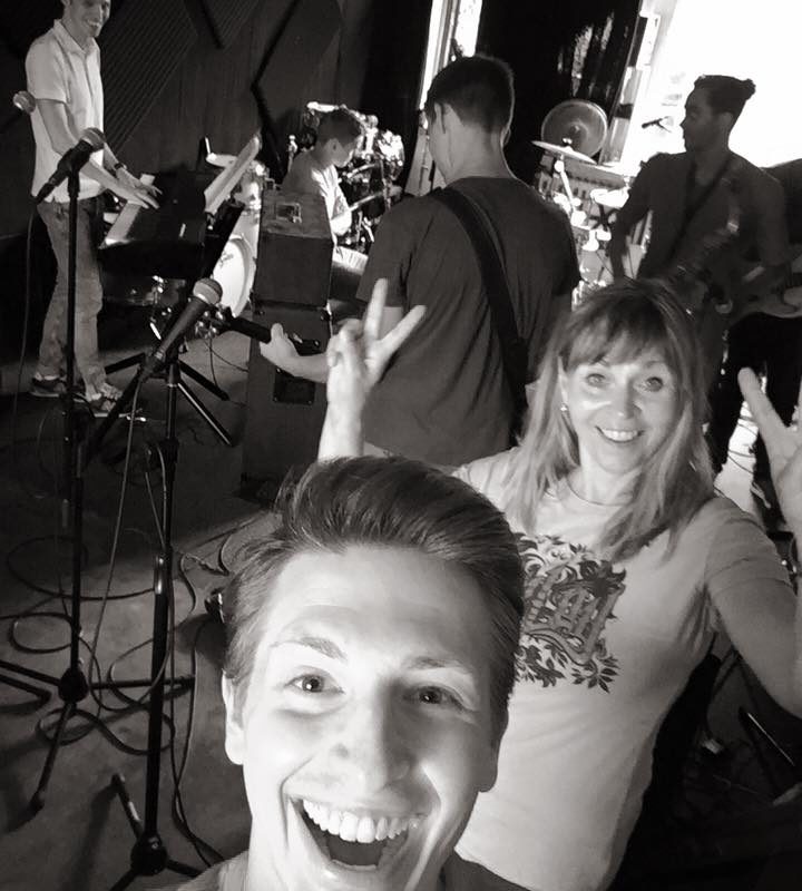 Hammer Probe mit der Eröffnungsband für morgen !!! Leute ... Das Rockt !!!!